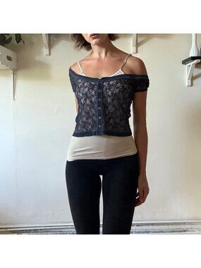 Y2K lace off-the shoulder baby tee — Hollister & Co.